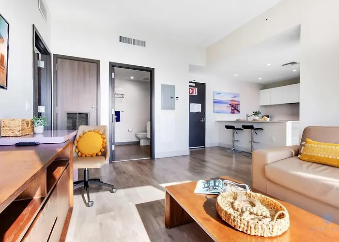Bay View - Balcony - Amazing Pool - Hollywood Beach